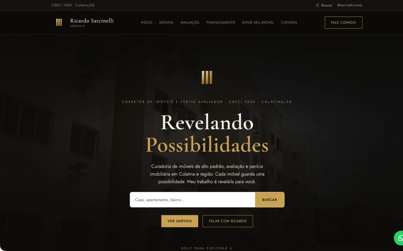 Site de Ricardo Sarcinelli Imóveis em dourado sobre preto, com o título Revelando Possibilidades e a busca de imóveis por casa, apartamento ou bairro