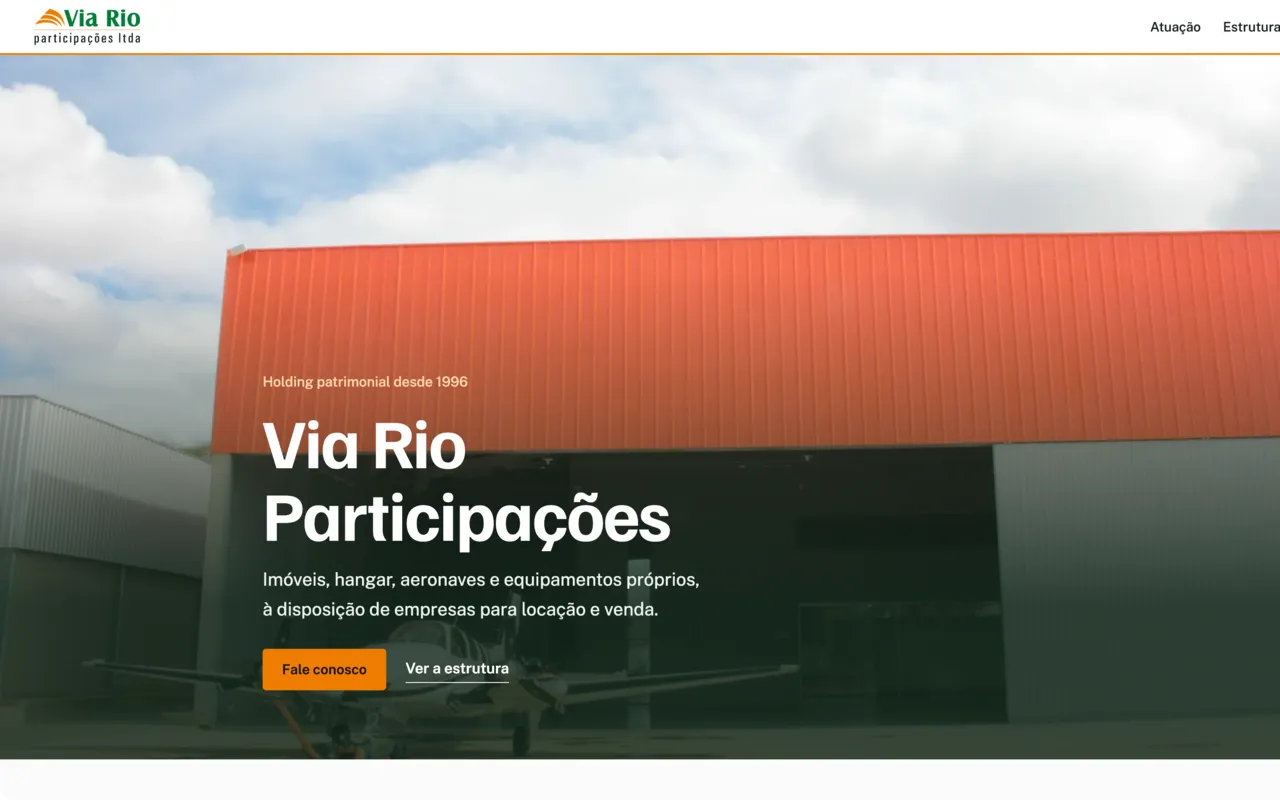 Landing page da Via Rio Participações com o hangar de telhado laranja no topo