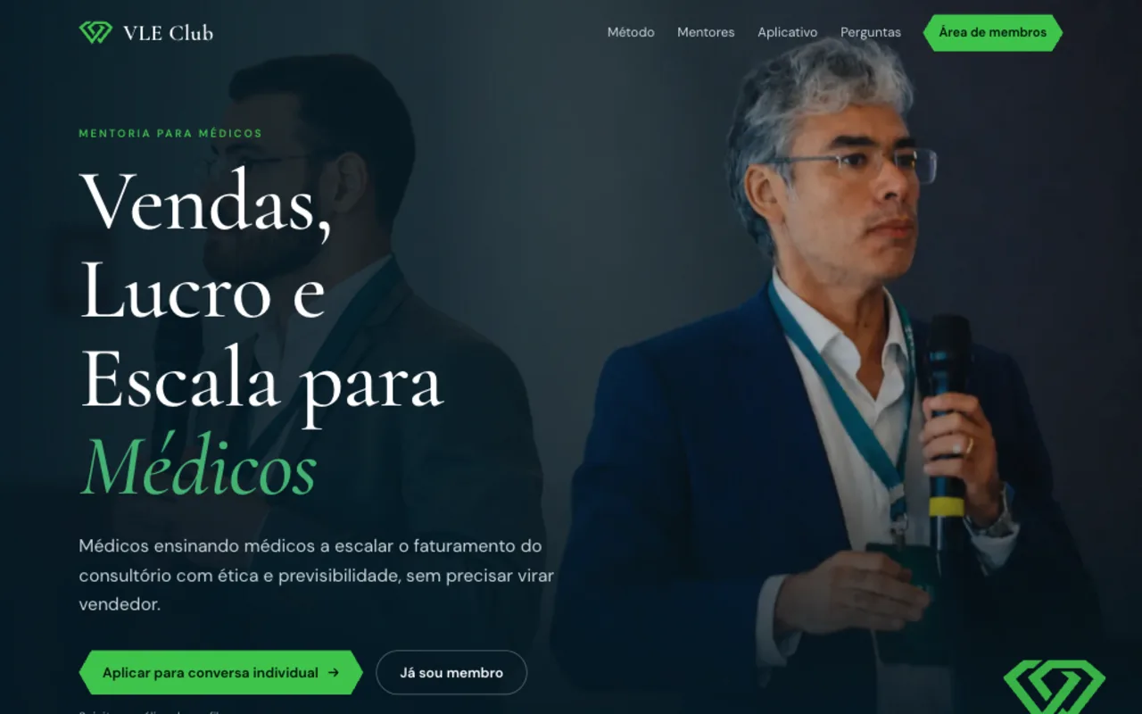 Site do VLE Club com dois médicos no palco, o título Vendas, Lucro e Escala para Médicos e o símbolo verde da marca